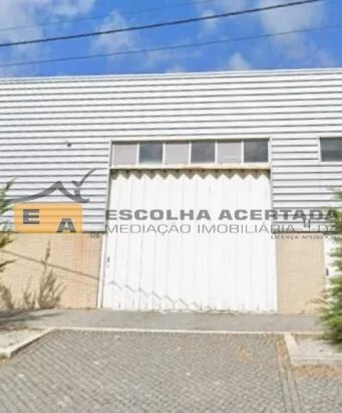 Armazém para Arrendamento em Vilar e Mosteiró