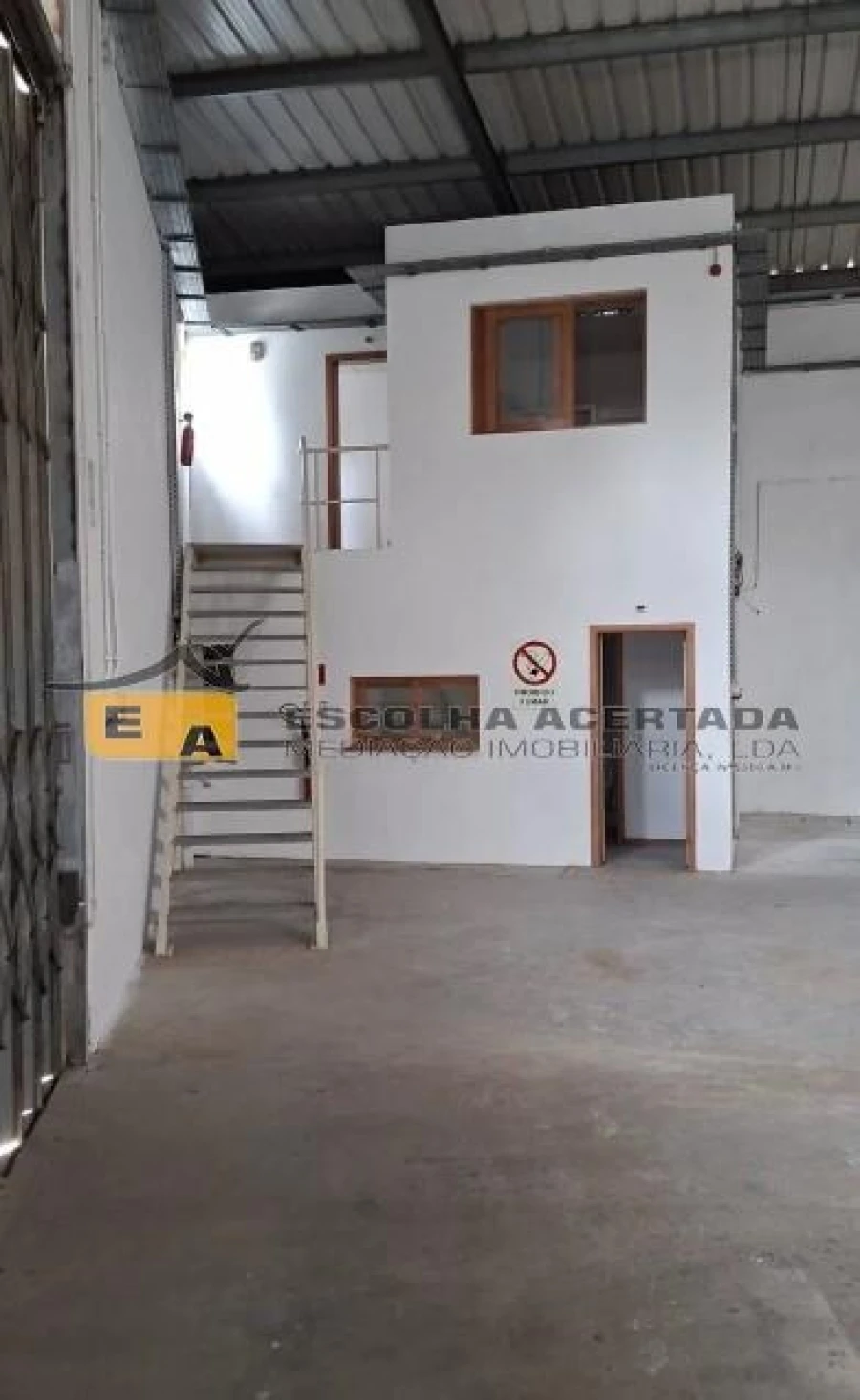 Armazém para Arrendamento em Vilar e Mosteiró Foto 4