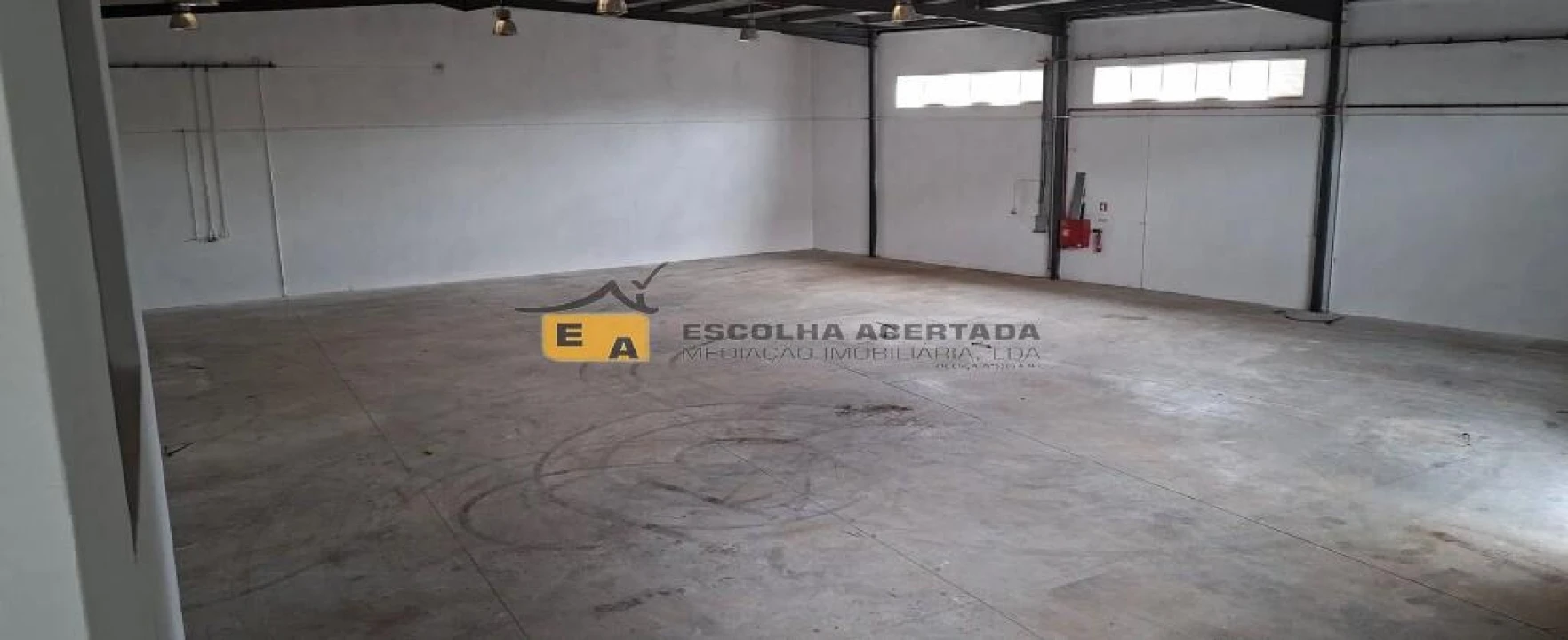 Armazém para Arrendamento em Vilar e Mosteiró Foto 5
