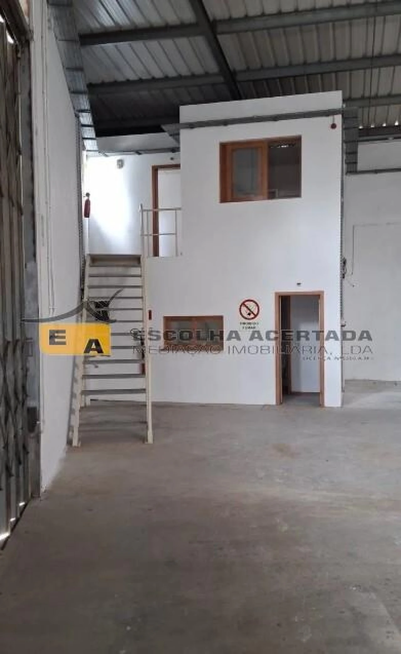 Armazém para Arrendamento em Vilar e Mosteiró Foto 4