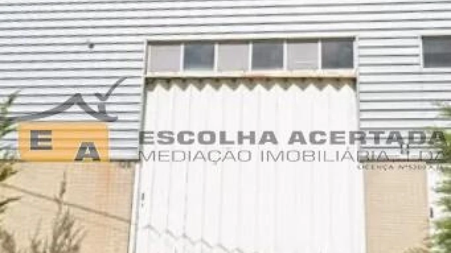Armazém para Arrendamento em Vilar e Mosteiró