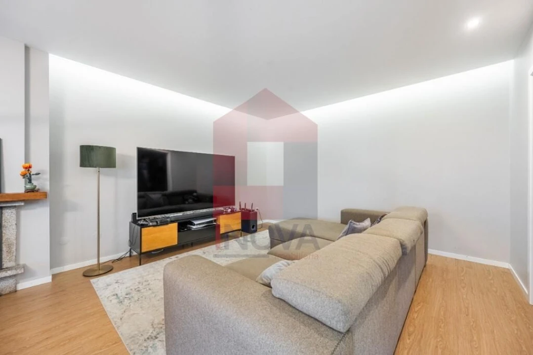 Apartamento T3 para Venda em Vila Verde e Barbudo Foto 2