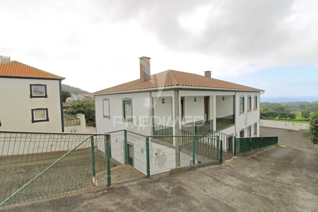 Moradia T6 para Venda em Posto Santo Foto 1