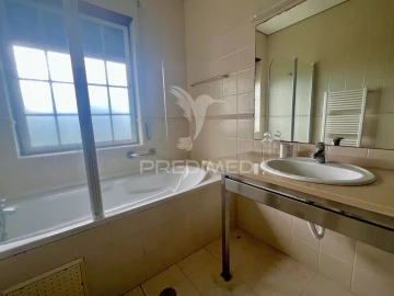 Moradia T6 para Venda em Posto Santo