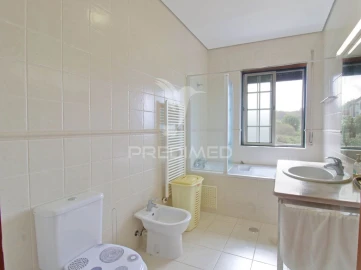 Moradia T6 para Venda em Posto Santo