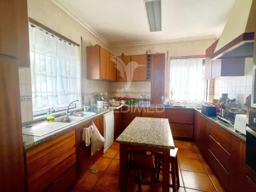 Moradia T6 para Venda em Posto Santo