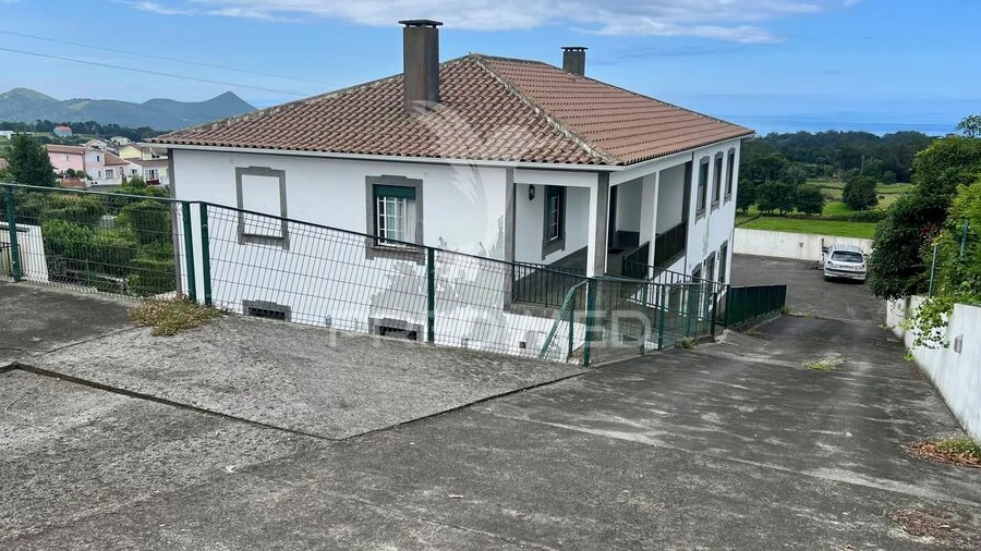 Moradia T6 para Venda em Posto Santo