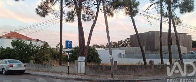 Terreno para Venda em Charneca de Caparica e Sobreda