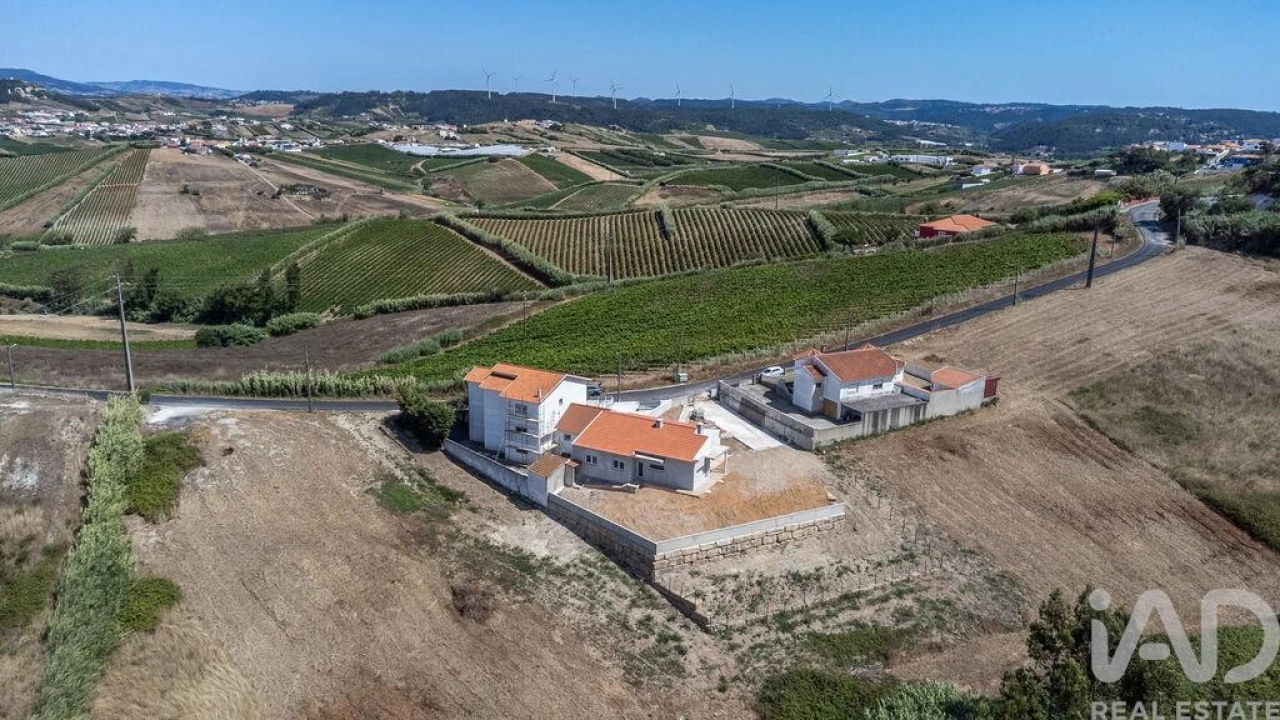 Moradia T3 para Venda em Encarnação Foto 21