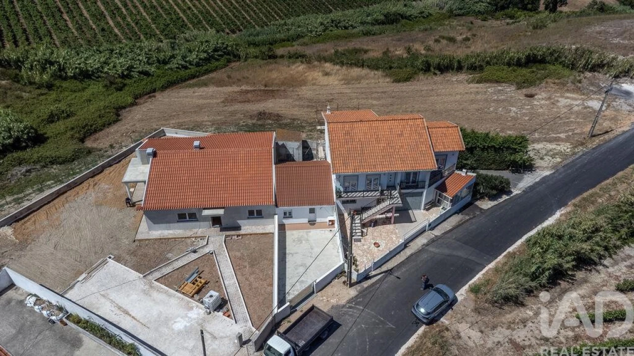 Moradia T3 para Venda em Encarnação Foto 19
