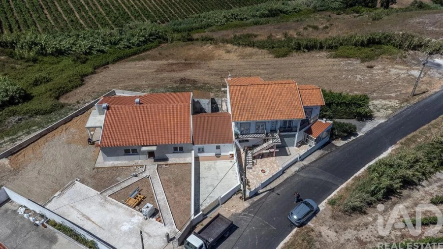 Moradia T3 para Venda em Encarnação Foto 19