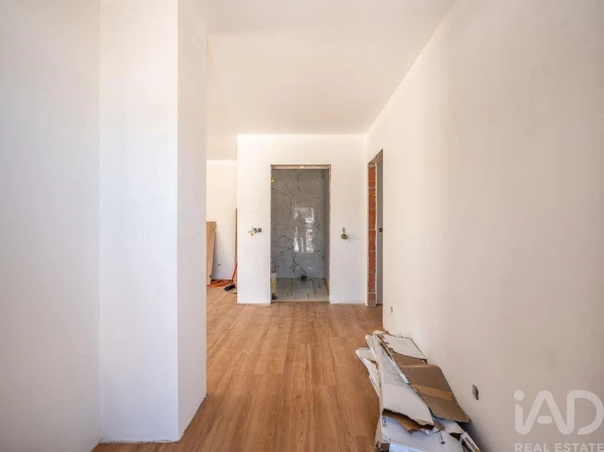 Moradia T3 para Venda em Encarnação Foto 7