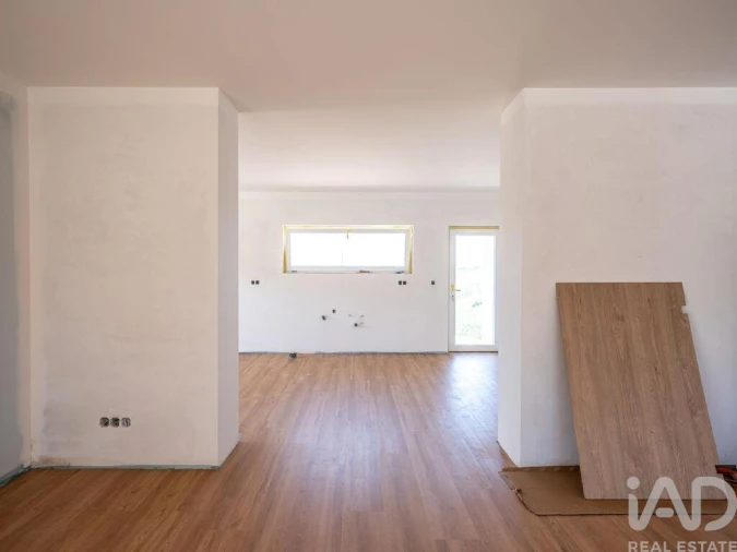 Moradia T3 para Venda em Encarnação Foto 10