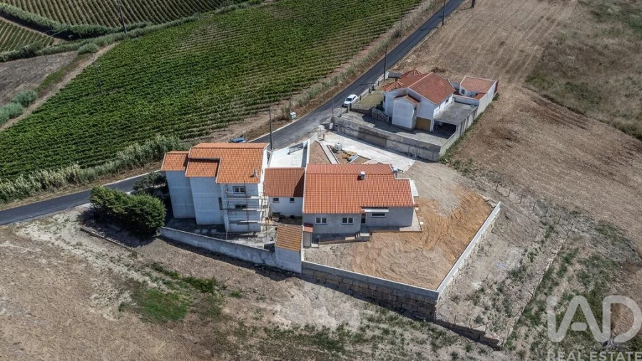 Moradia T3 para Venda em Encarnação Foto 22