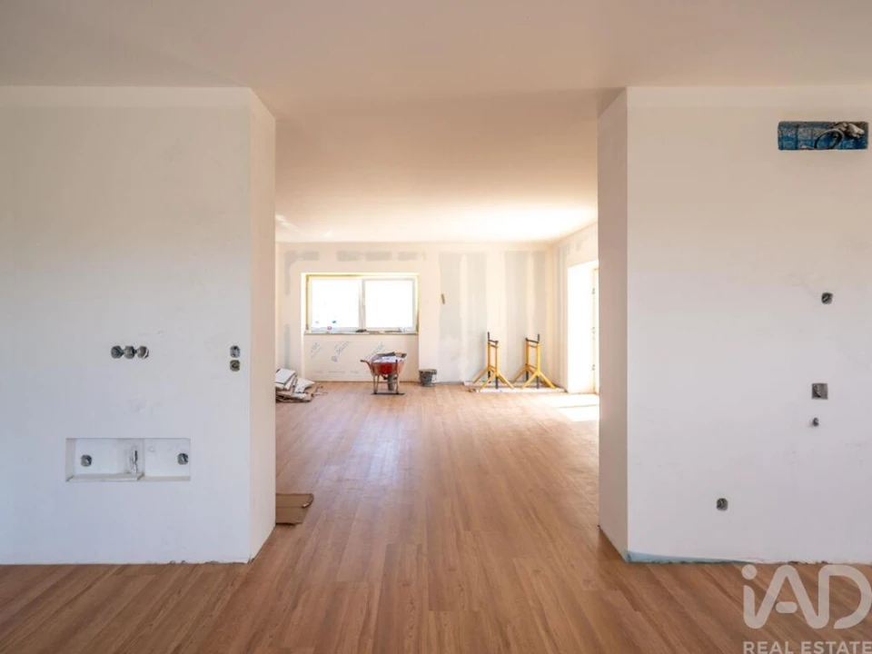 Moradia T3 para Venda em Encarnação Foto 12