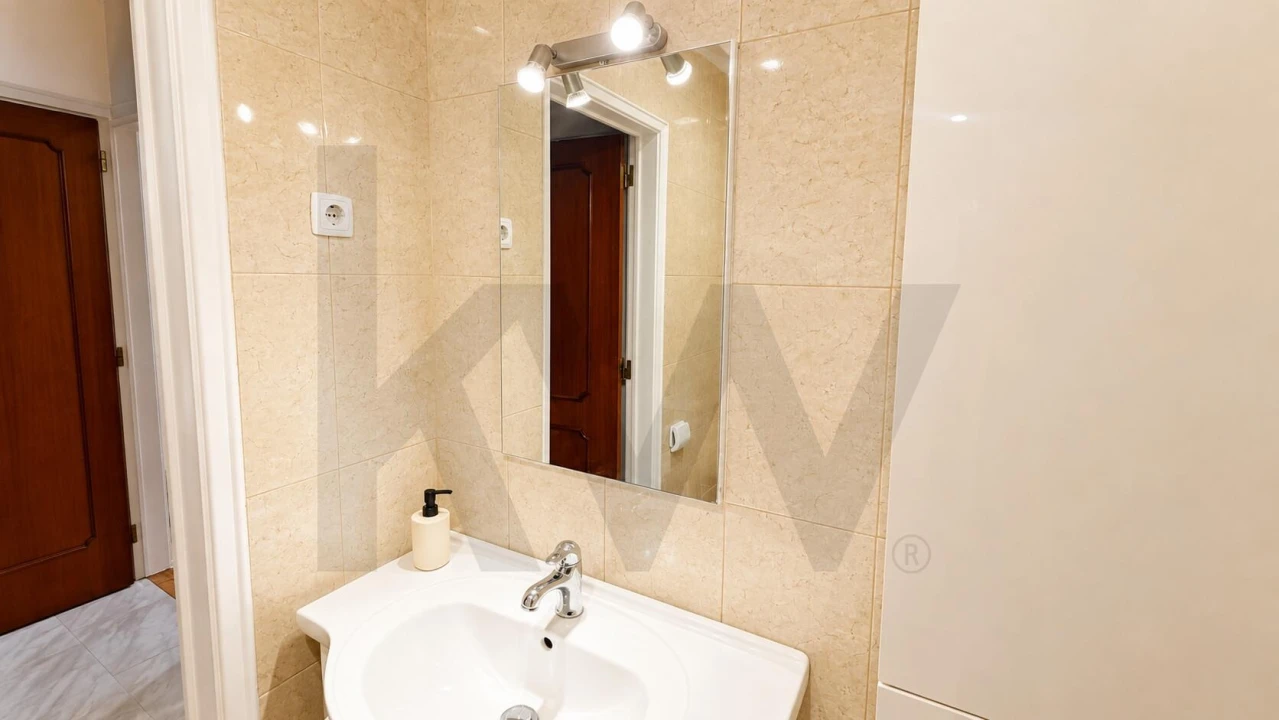 Apartamento T2 para Arrendamento em Campo de Ourique Foto 5