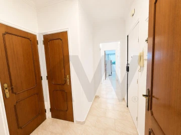 Apartamento T2 para Arrendamento em Campo de Ourique