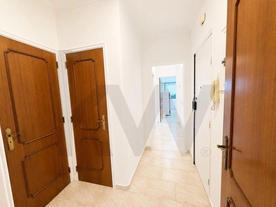 Apartamento T2 para Arrendamento em Campo de Ourique Foto 6
