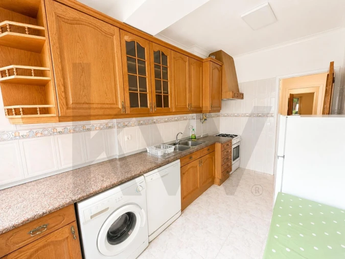 Apartamento T2 para Arrendamento em Campo de Ourique Foto 12