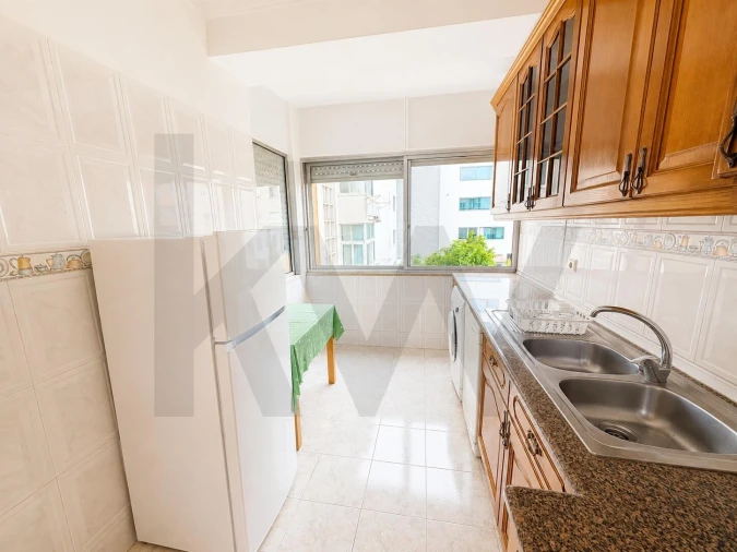 Apartamento T2 para Arrendamento em Campo de Ourique Foto 11
