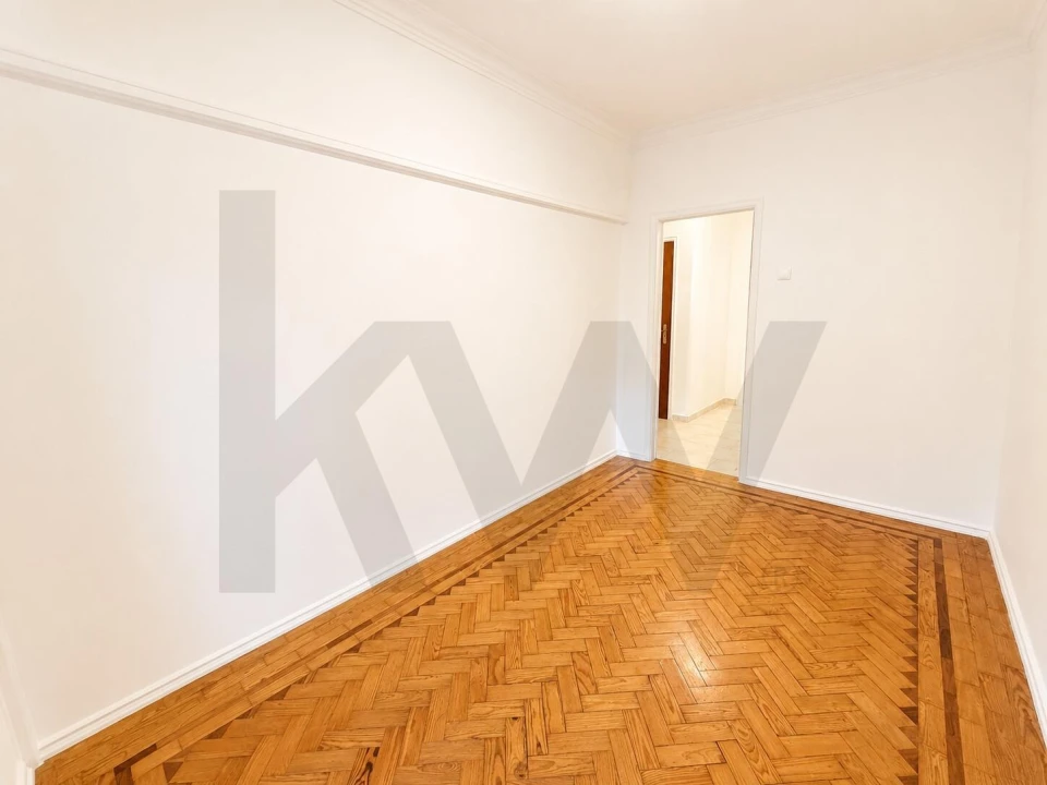 Apartamento T2 para Arrendamento em Campo de Ourique Foto 9