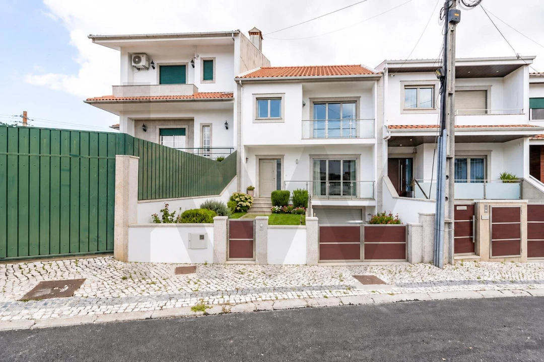 Terreno para Venda em São João da Madeira Foto 1