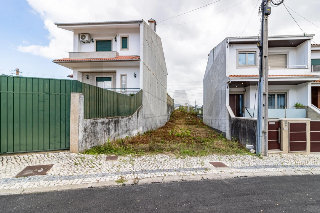 Terreno para Venda em São João da Madeira Foto 2