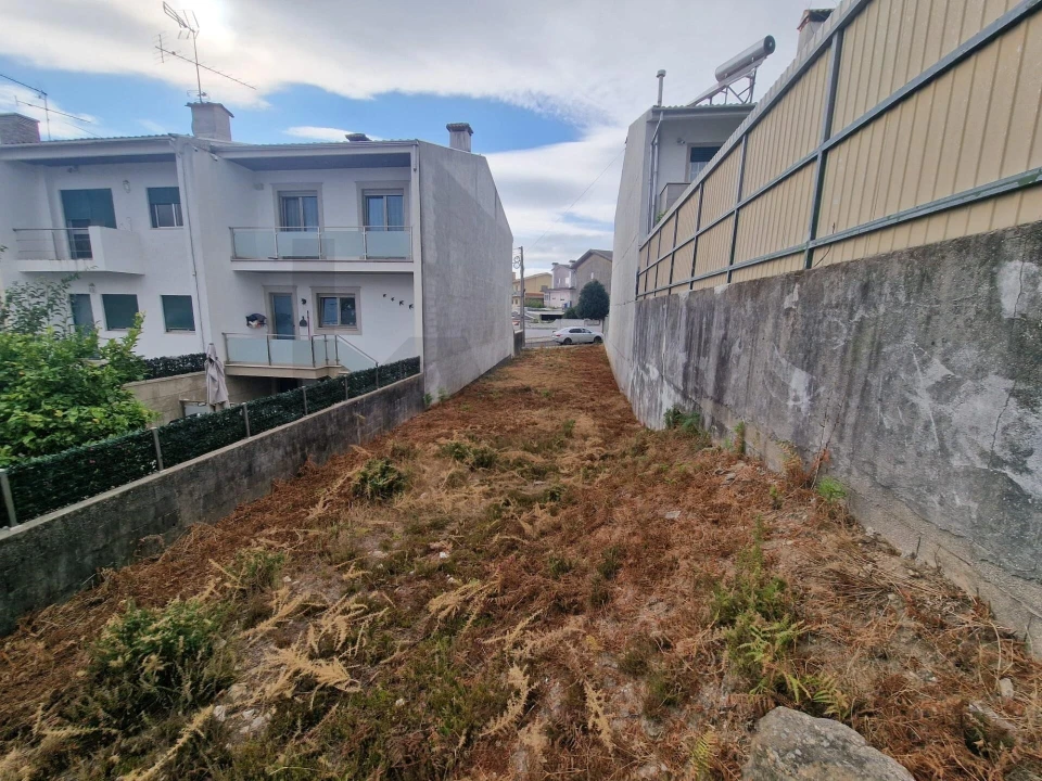 Terreno para Venda em São João da Madeira Foto 2