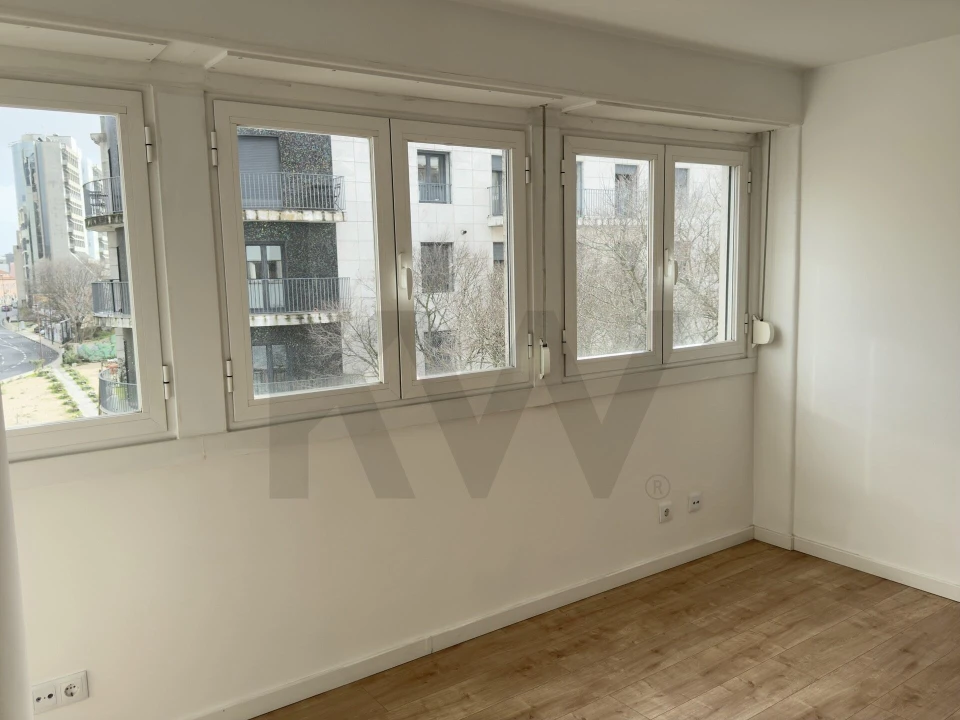 Apartamento T1 para Arrendamento em Campo de Ourique Foto 7