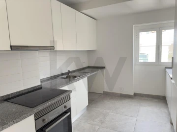 Apartamento T1 para Arrendamento em Campo de Ourique