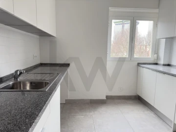 Apartamento T1 para Arrendamento em Campo de Ourique