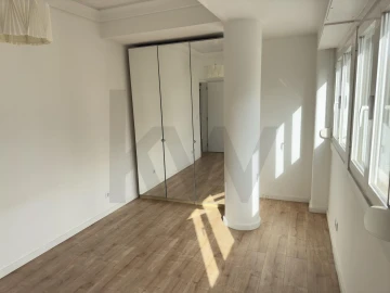 Apartamento T1 para Arrendamento em Campo de Ourique