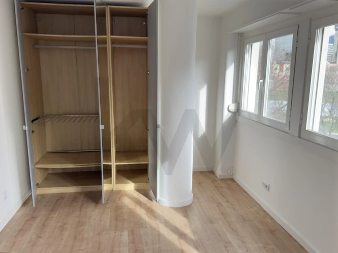 Apartamento T1 para Arrendamento em Campo de Ourique Foto 12