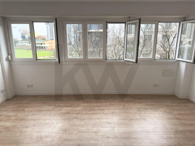 Apartamento T1 para Arrendamento em Campo de Ourique Foto 4