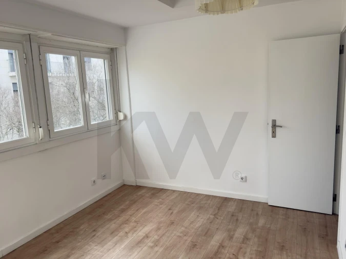 Apartamento T1 para Arrendamento em Campo de Ourique Foto 9