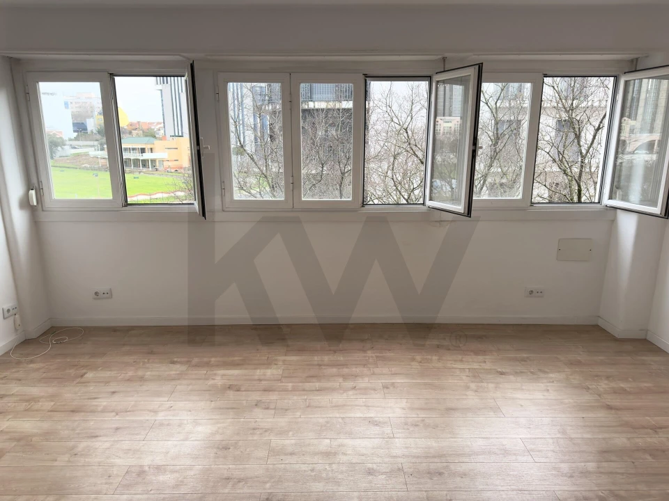 Apartamento T1 para Arrendamento em Campo de Ourique Foto 4