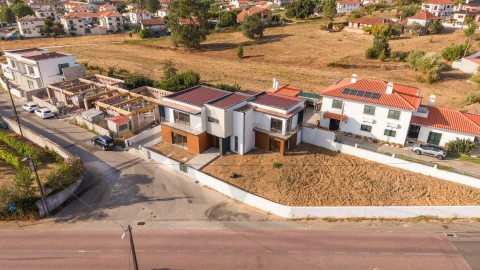 Moradia T4 para Venda em Pampilhosa
