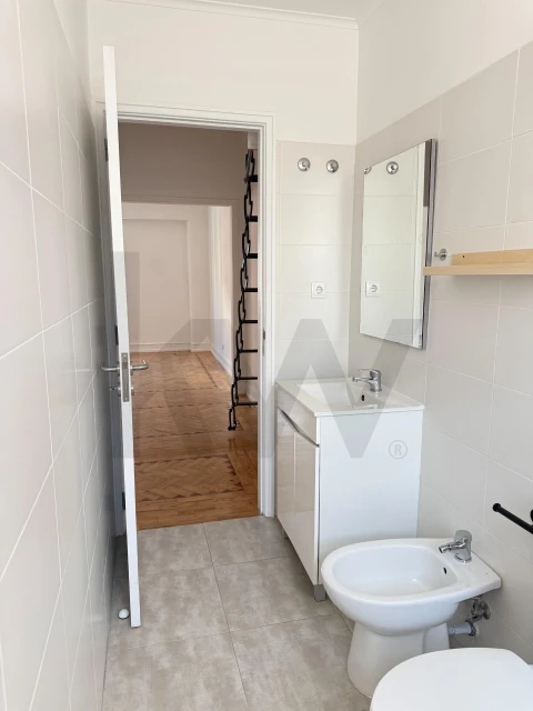 Apartamento T2 para Arrendamento em Arroios