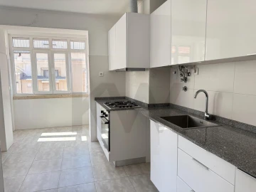 Apartamento T2 para Arrendamento em Arroios