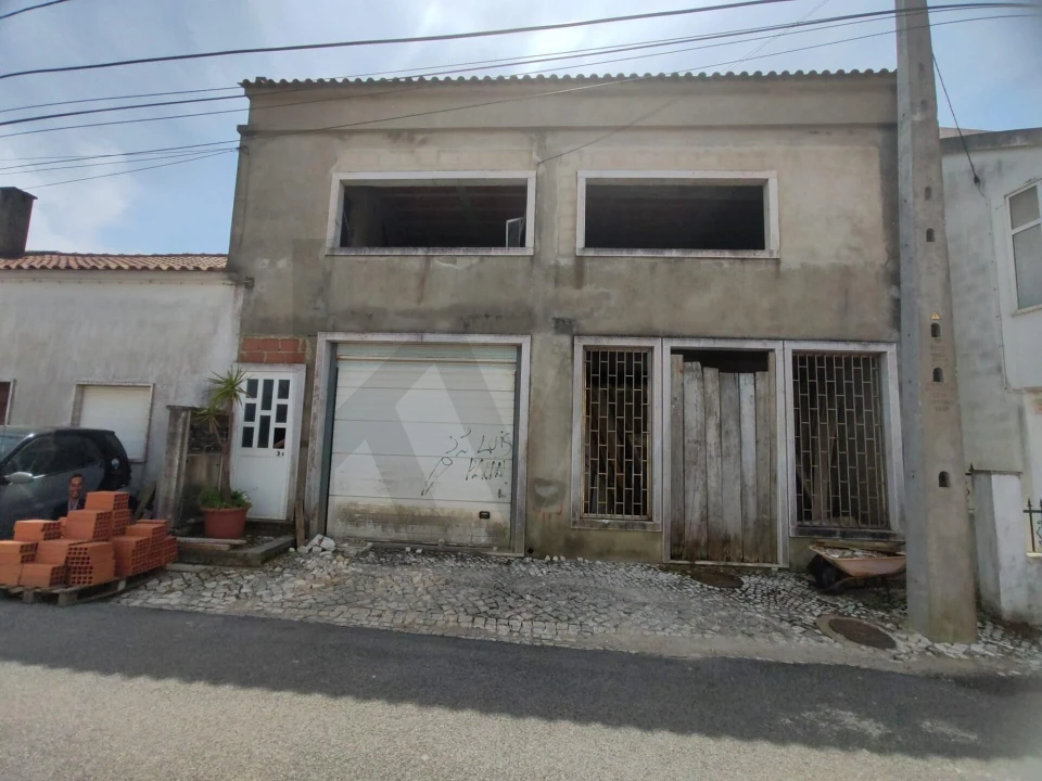 Terreno para Venda em Casal de Cambra Foto 1