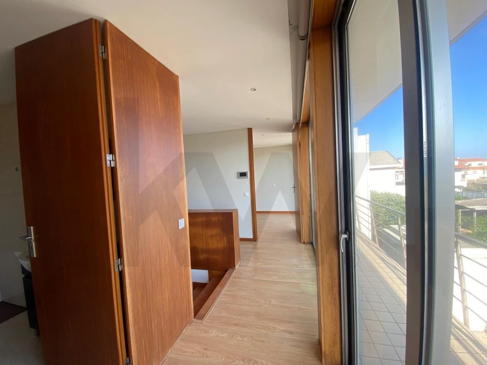 Moradia T4 para Arrendamento em Perafita, Lavra e Santa Cruz do Bispo Foto 8