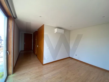 Moradia T4 para Arrendamento em Perafita, Lavra e Santa Cruz do Bispo