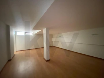 Moradia T4 para Arrendamento em Perafita, Lavra e Santa Cruz do Bispo