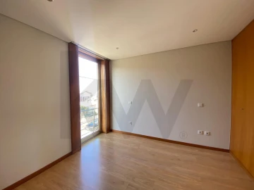 Moradia T4 para Arrendamento em Perafita, Lavra e Santa Cruz do Bispo