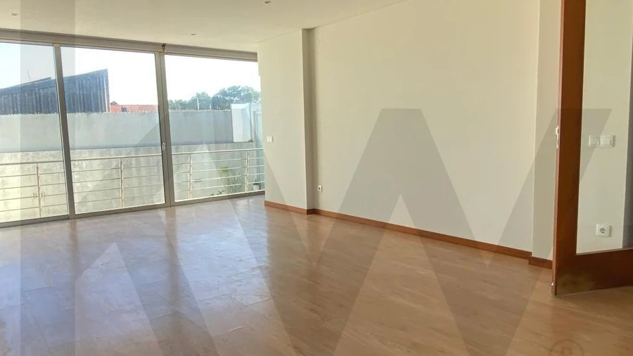 Moradia T4 para Arrendamento em Perafita, Lavra e Santa Cruz do Bispo