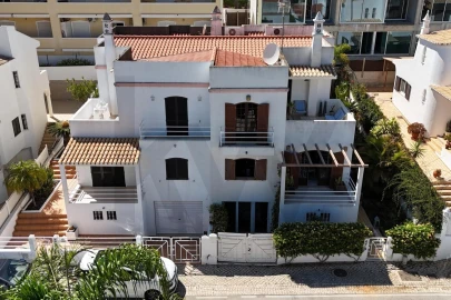 Moradia T4 para Venda em Quarteira