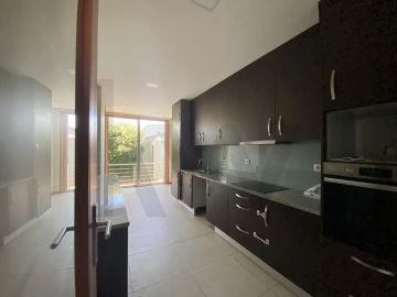 Moradia T4 para Arrendamento em Perafita, Lavra e Santa Cruz do Bispo