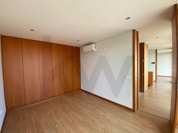 Moradia T4 para Arrendamento em Perafita, Lavra e Santa Cruz do Bispo
