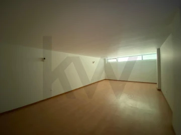 Moradia T4 para Arrendamento em Perafita, Lavra e Santa Cruz do Bispo