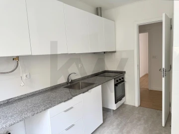 Apartamento T1 para Arrendamento em Campo de Ourique